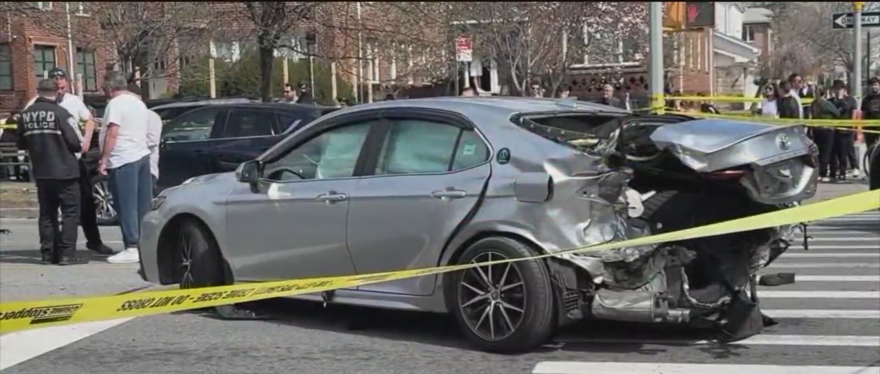 Mother and her 2 children dead after car fatally strikes them in ...