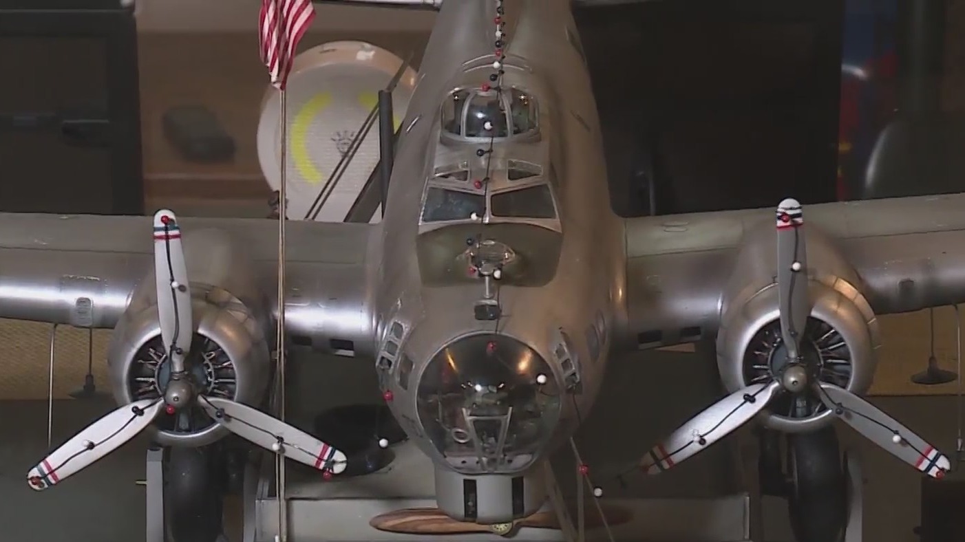 Model Plane Rebuild Kohr Explores: Volunteers work to rebuild bomber plane – KOIN.com