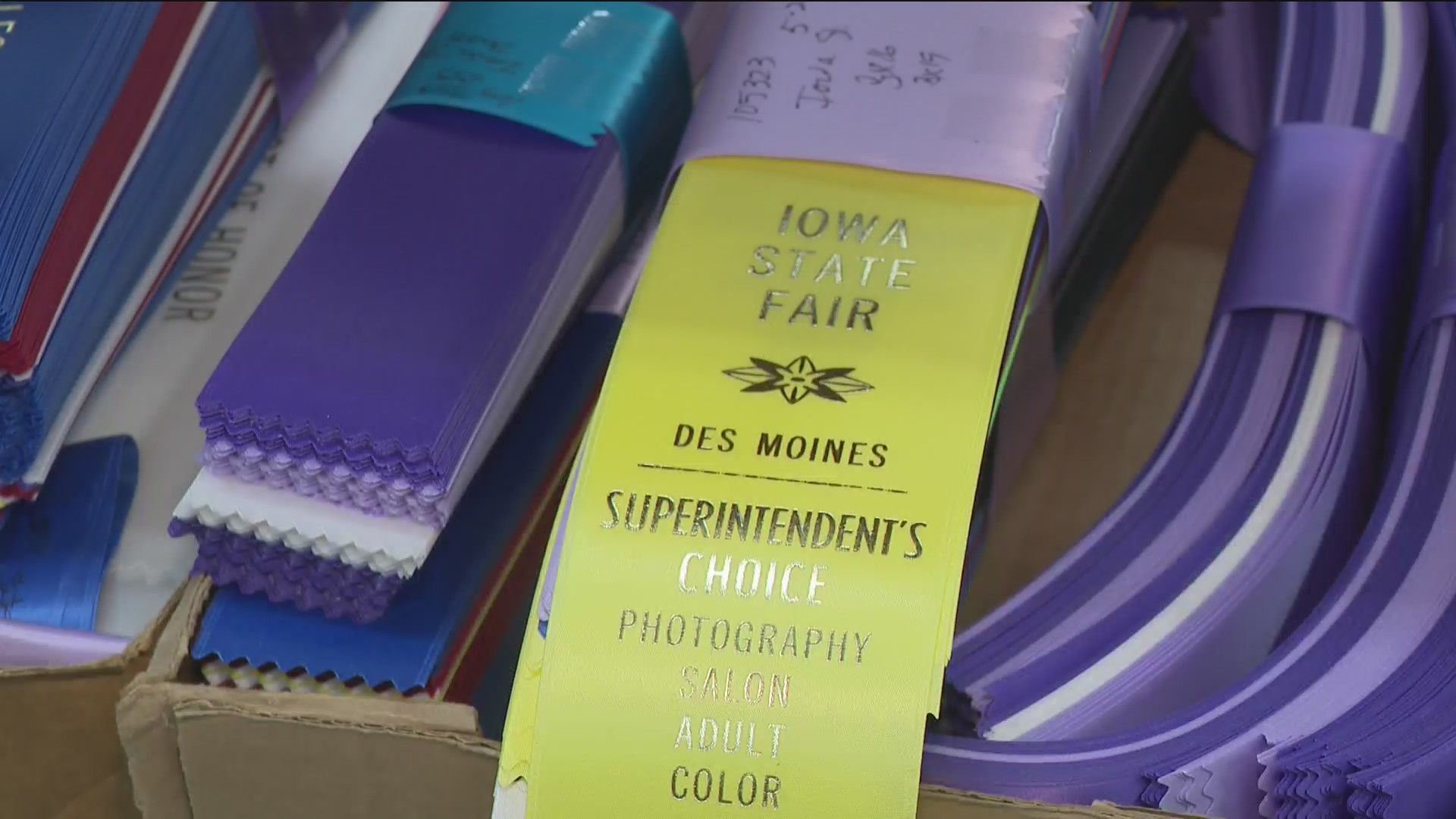 Iowa Service Ribbon Iowa company tasked with making ribbons for Iowa State Fair – who13.com