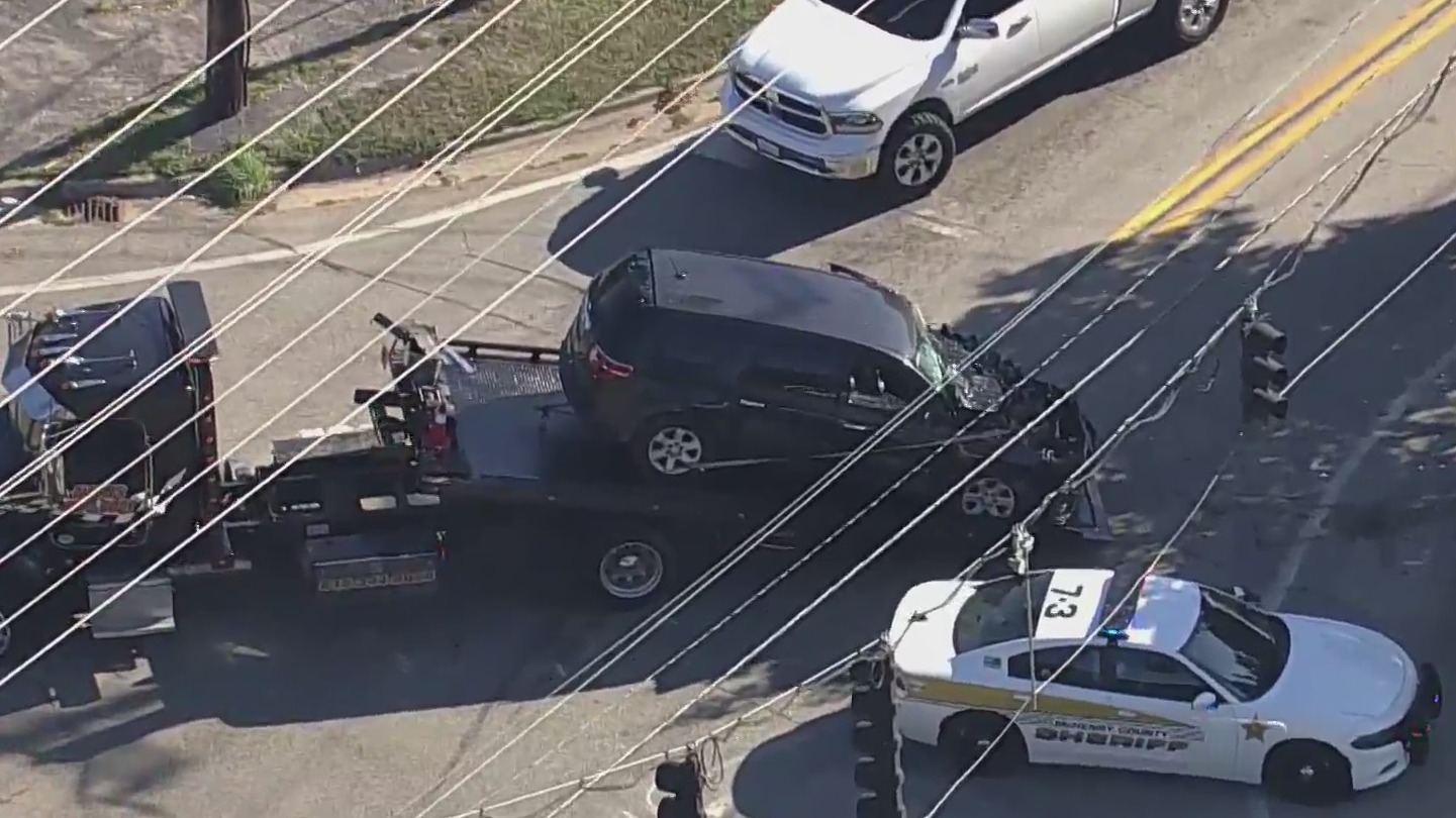 SkyCam9 above school bus versus SUV crash in McHenry County – WGN-TV