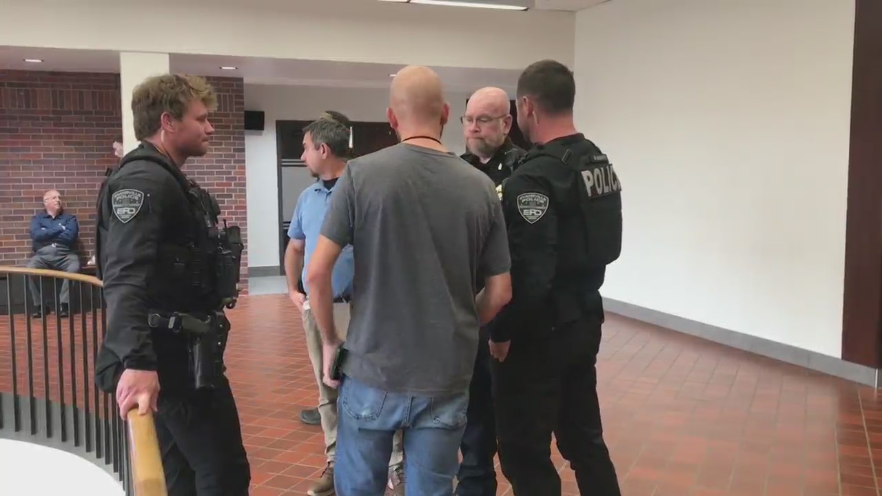 Man accused of shooting Evansville officer apologizes; asks to return ...