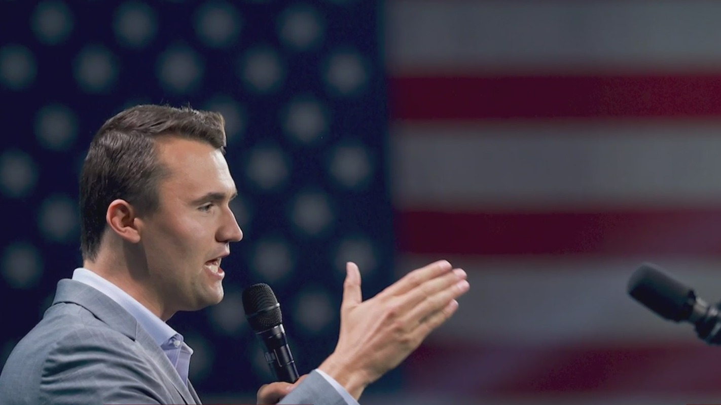 Người Mỹ tưởng nhớ Charlie Kirk, nhà hoạt động bảo thủ bị sát hại | Buổi sáng ở Mỹ