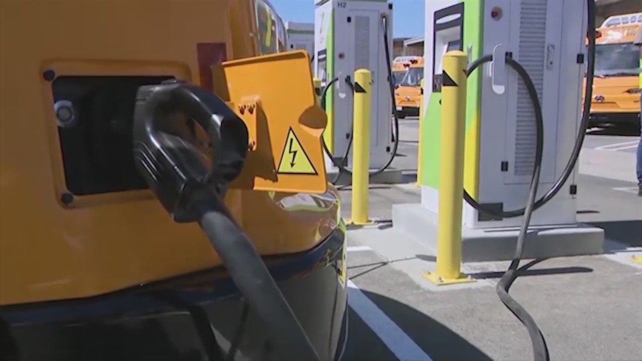OUSD becomes first major school district to switch to all-electric bus ...