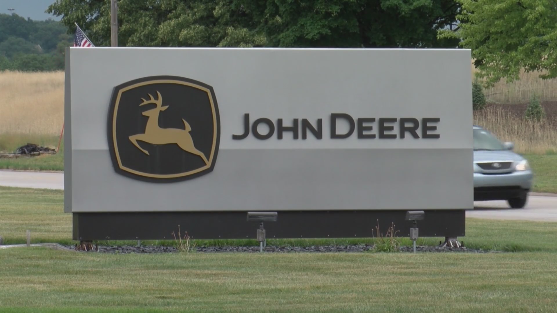 John Deere announces mass layoffs in Illinois, Iowa as company moves to ...