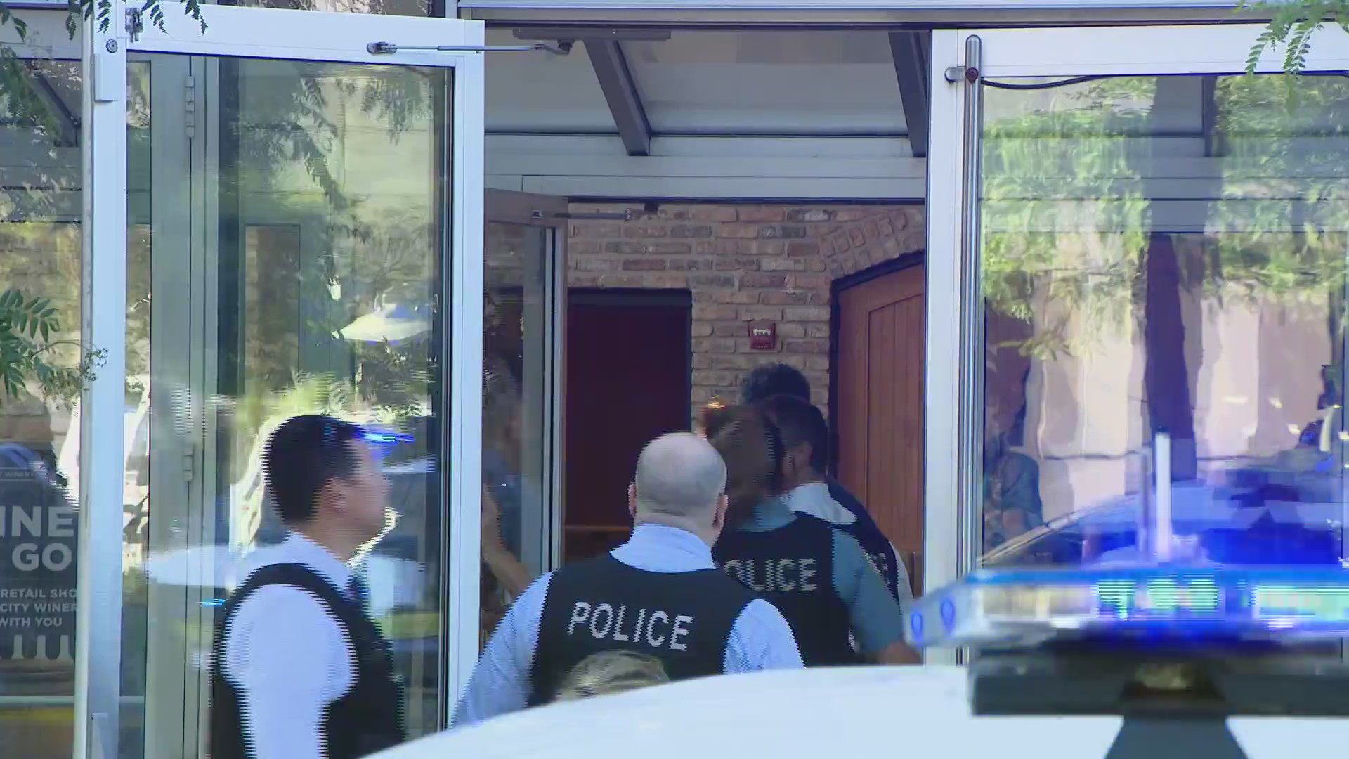 Man stabbed to death at West Loop restaurant, person in custody – WGN-TV