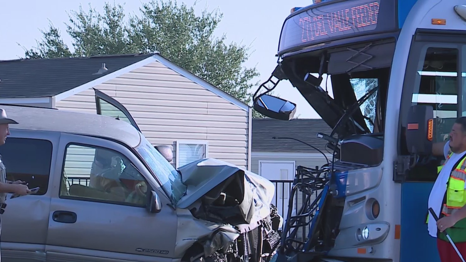 1 dead, others injured after crash involving CapMetro bus – KXAN Austin
