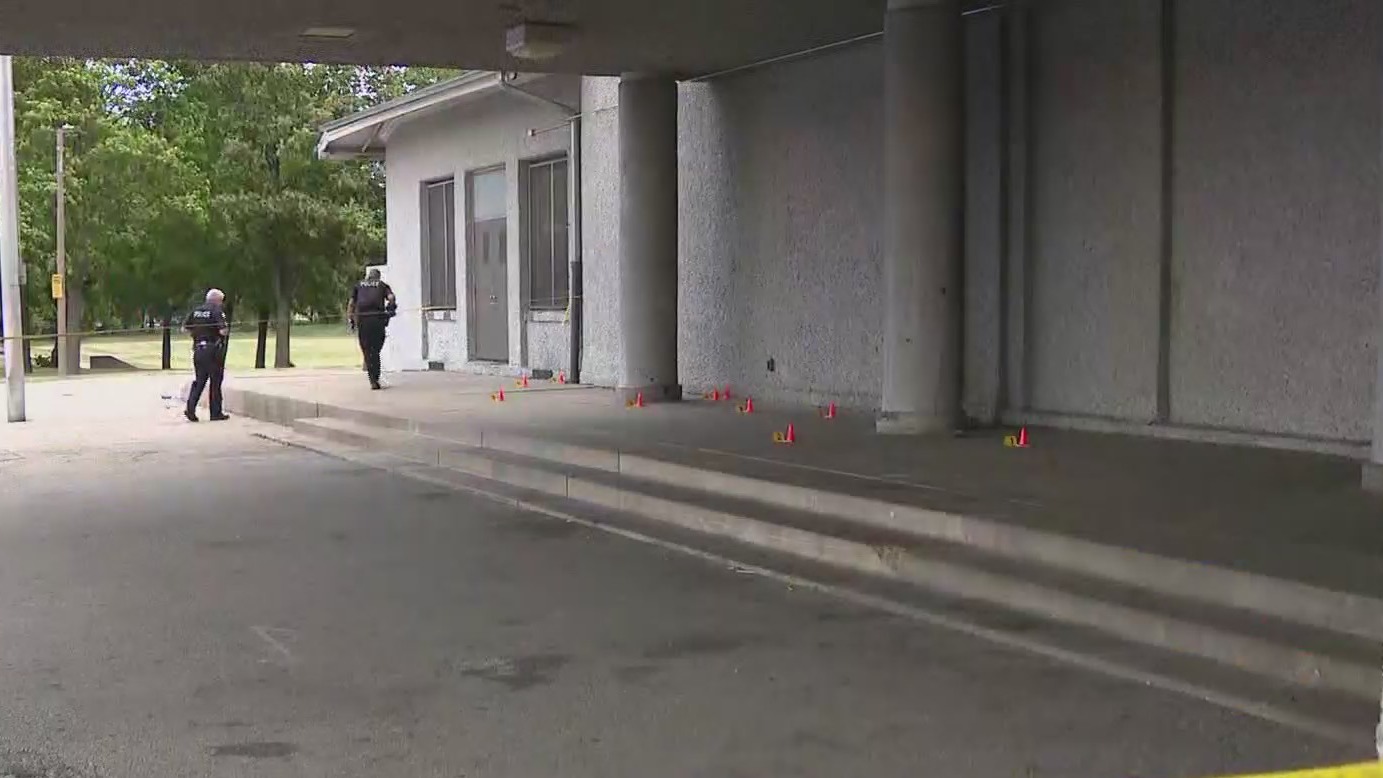 Teen killed after argument leads to shooting in West Englewood – WGN-TV
