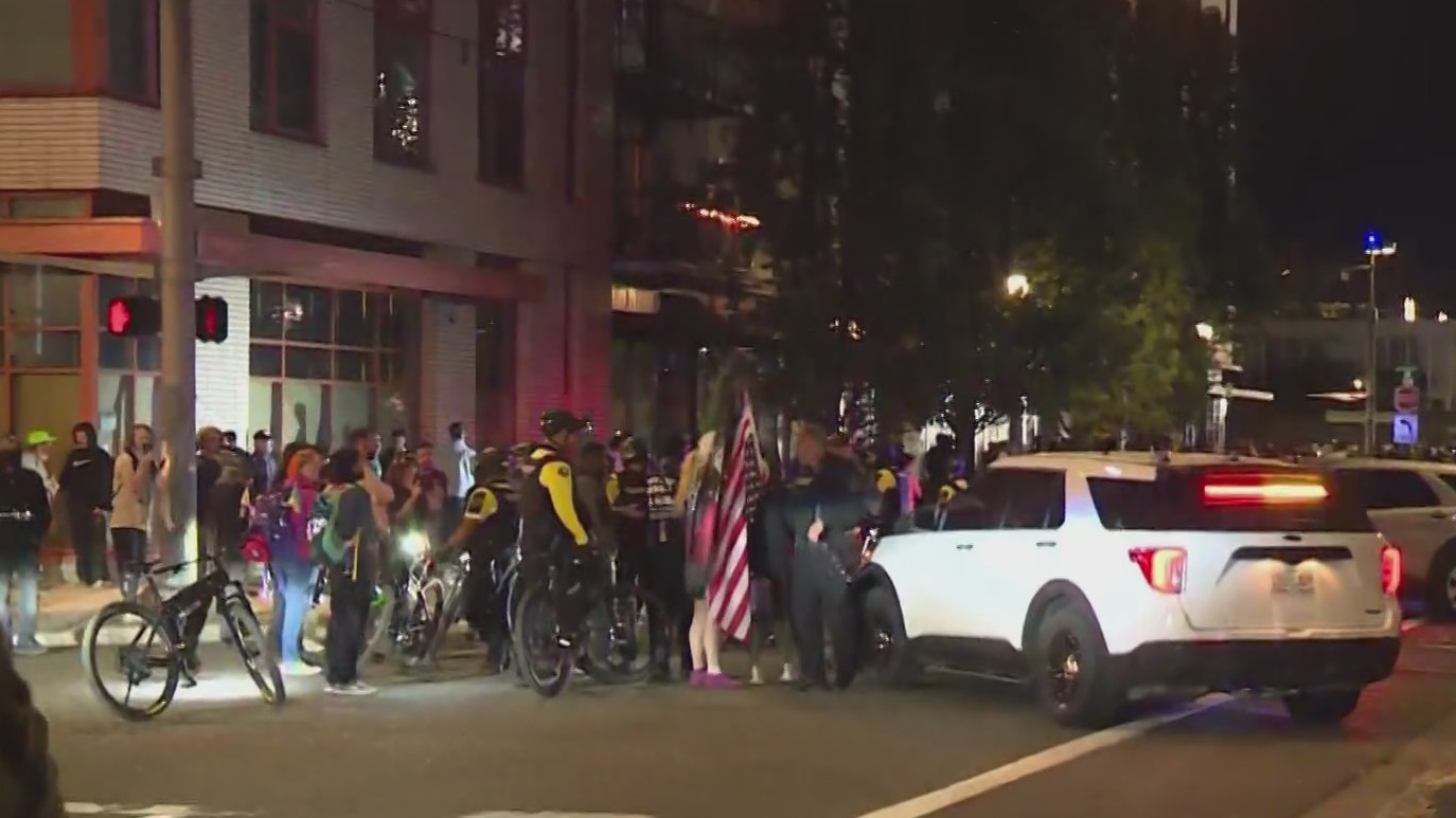 Tensions Rise Crowd Dwindles Outside Portland Ice Facility Koin