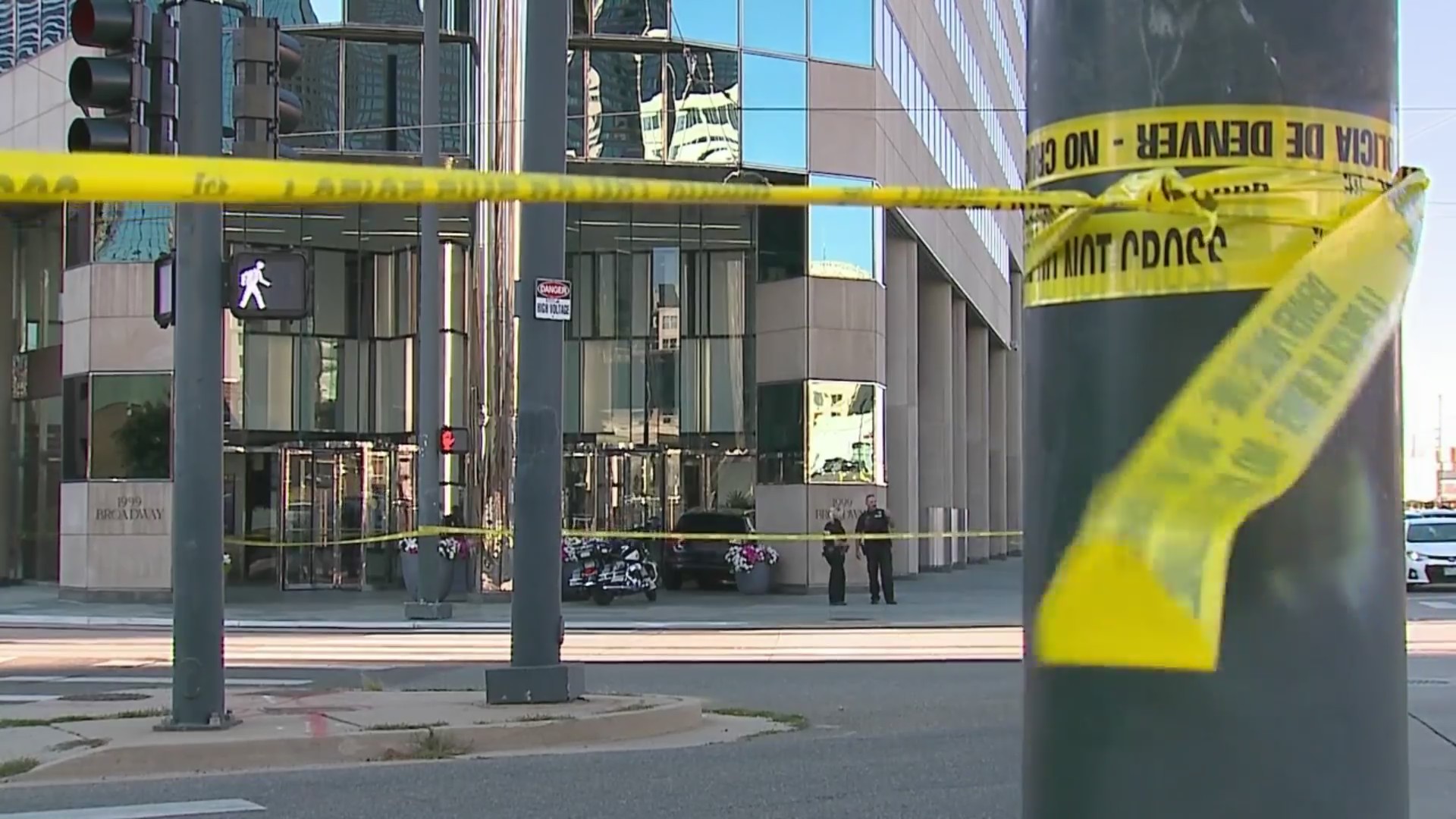 1 shot in downtown Denver, car crashes into skyscraper – FOX31 Denver
