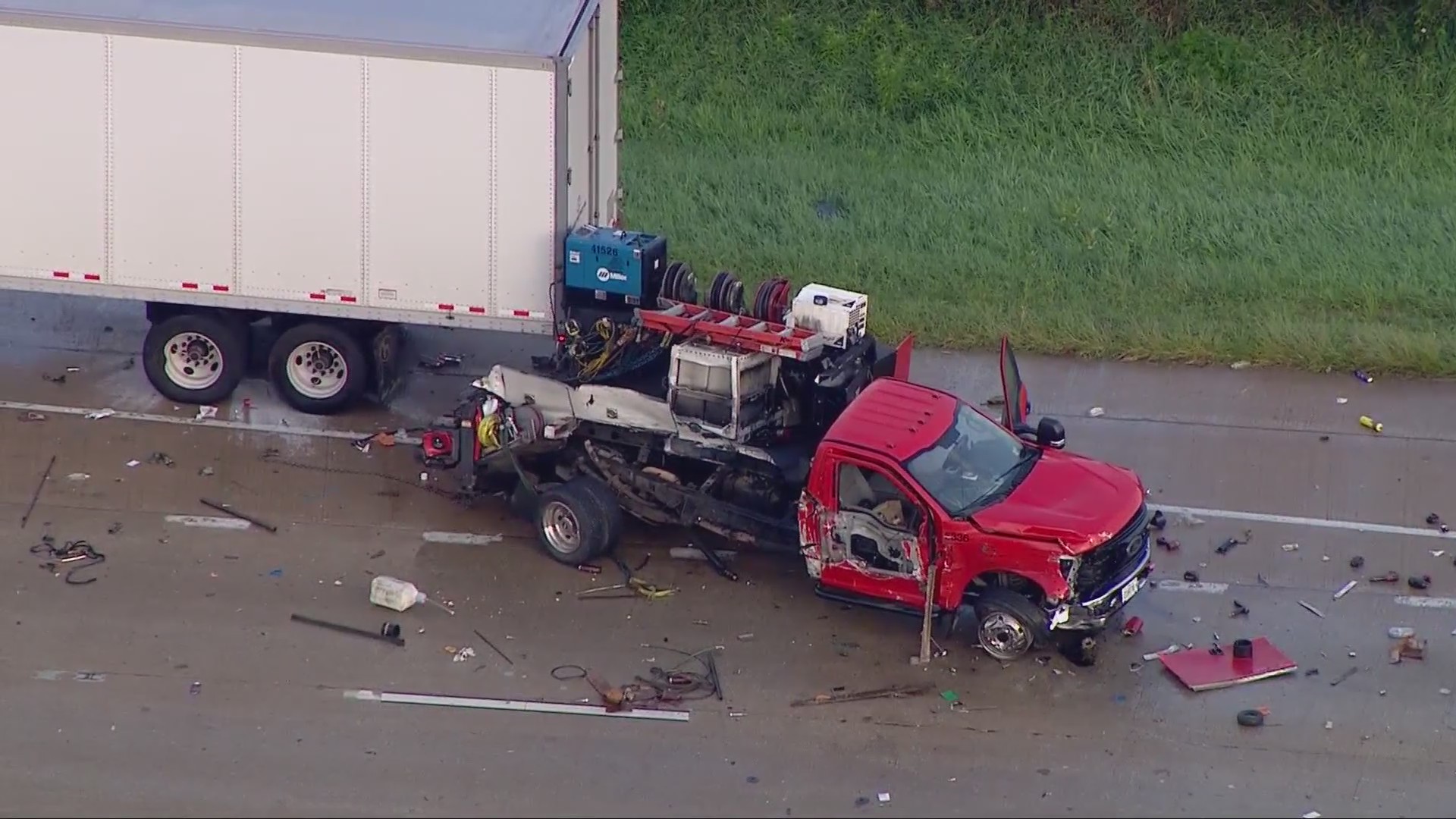 1 injured after crash involving 2 semi trucks in Grundy County – WGN-TV