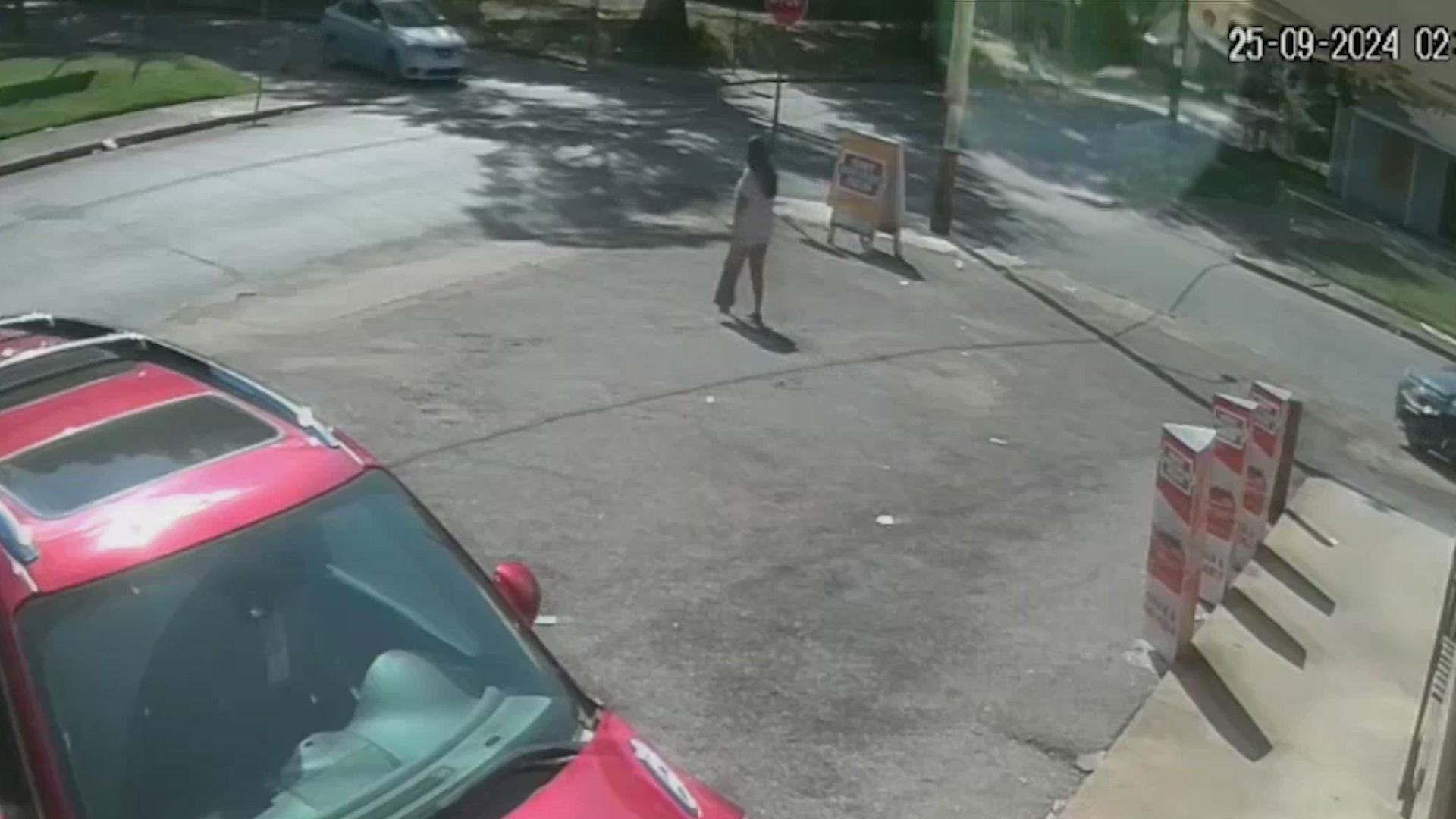 Car hits house in Orange Mound; police look for driver