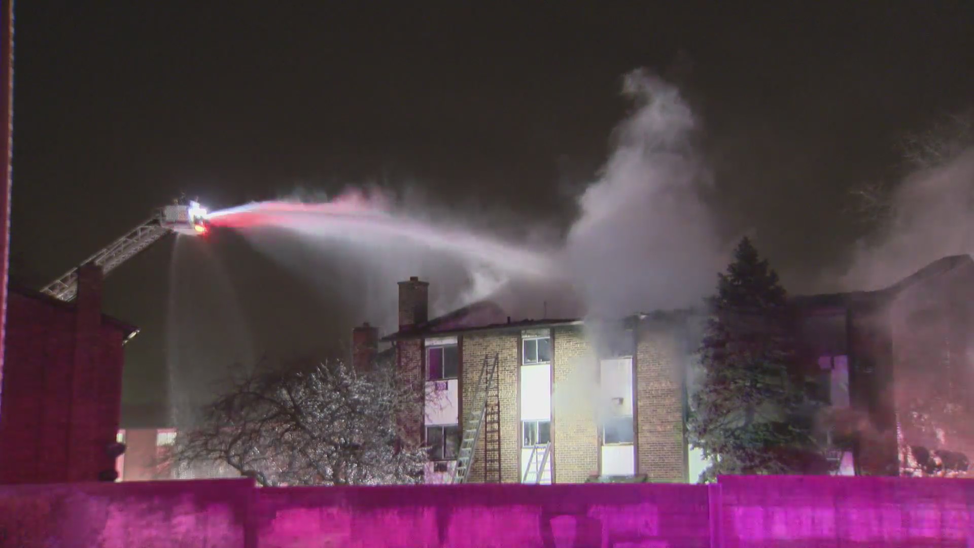 Emergency crews battle large fire at apartment complex in north suburbs ...