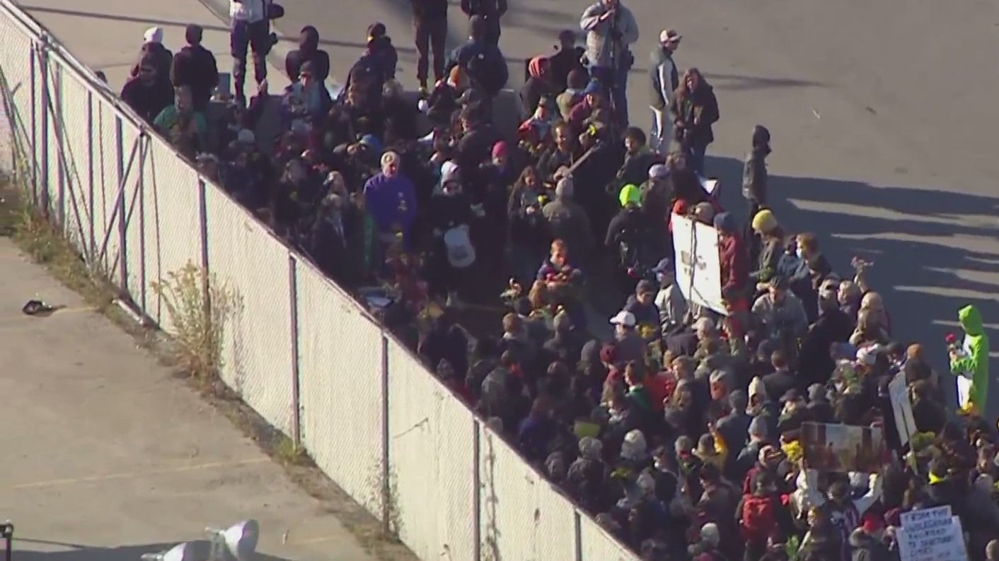 Protesters peaceful in Chicago as Border Patrol faces scrutiny ...