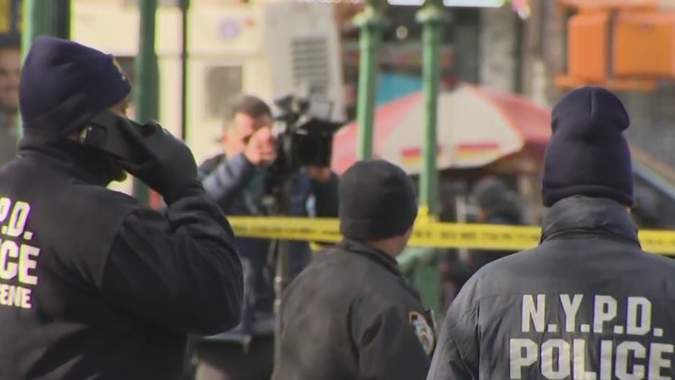 Teen boy stabbed to death at Bronx NYCHA housing complex: sources – PIX11