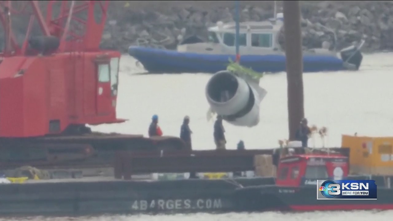 Salvage crews remove large portion of commercial jet from river after ...