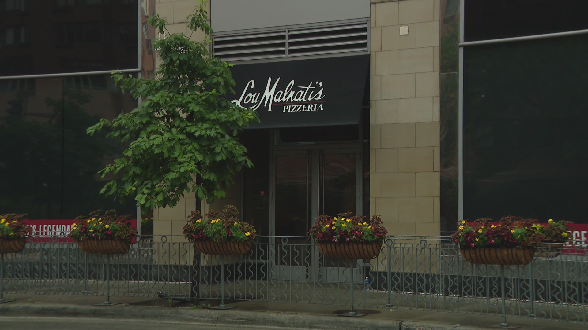 Restaurant employee held at knifepoint during early-morning robbery in ...