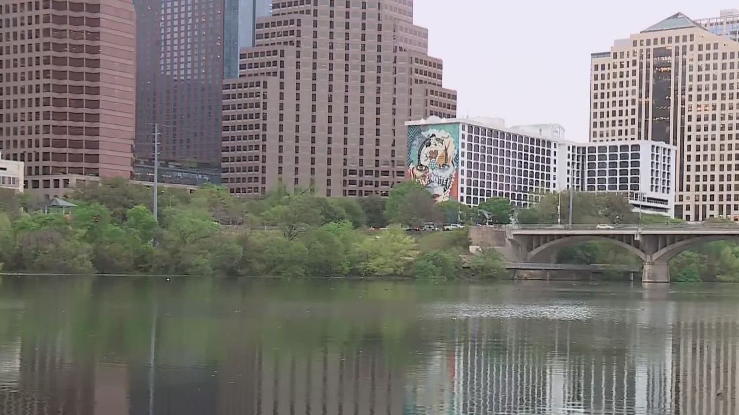 1 dead after AFD pulls body from water in downtown Austin – KXAN Austin