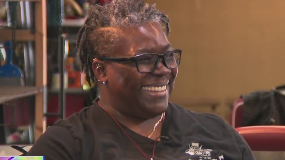 Barbershop focuses on inclusivity for LGBTQ+ community – PIX11