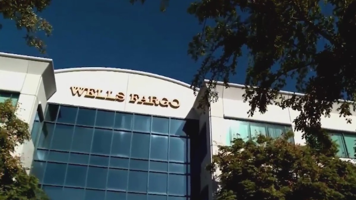 Wells Fargo laying off hundreds of Oregon employees – KOIN.com