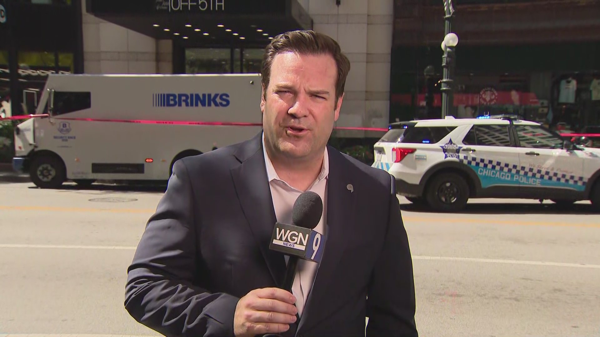 Security guard shoots suspect during armed robbery in Loop: Chicago ...