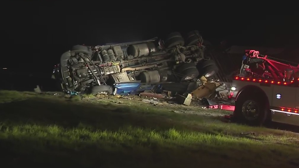Overturned big rig halts traffic on I-5 in Sacramento County – FOX40 News