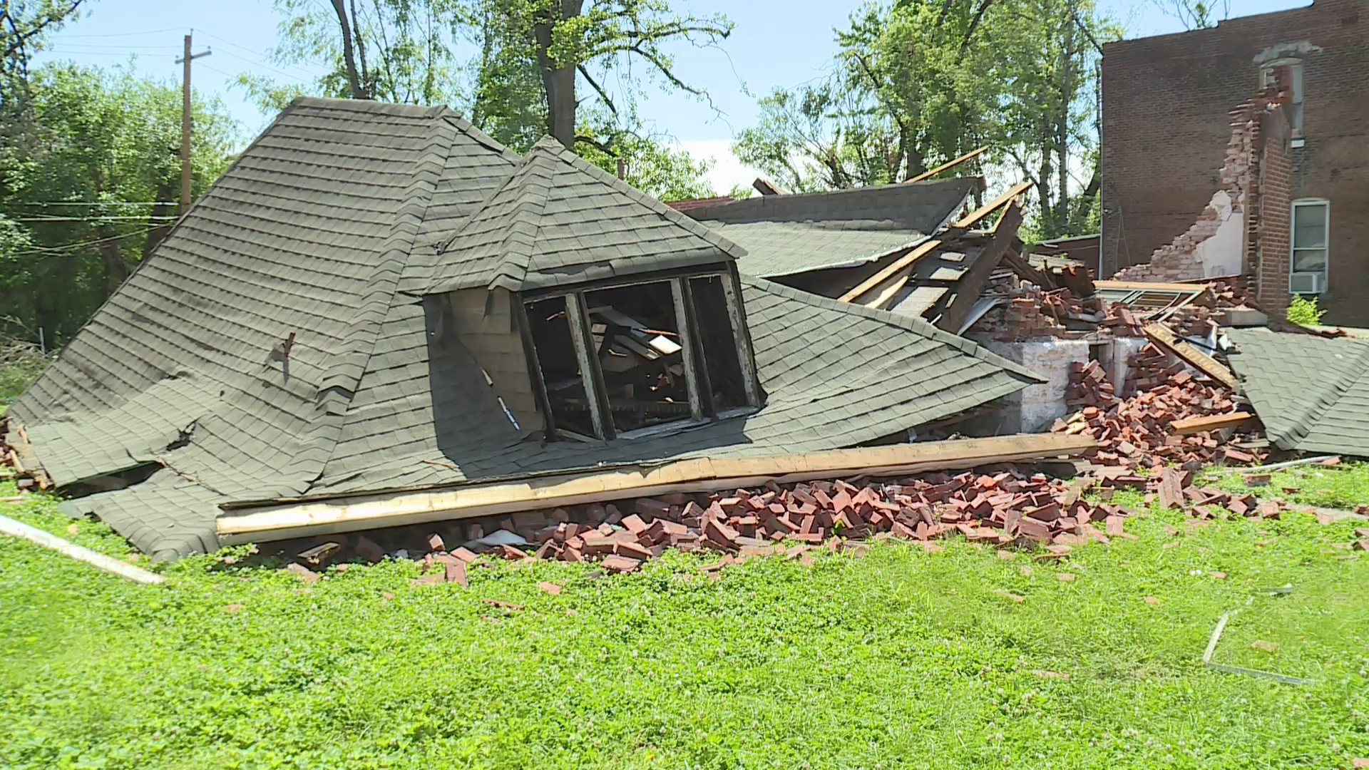 One week later: St. Louis tornado recovery shows progress, but ...