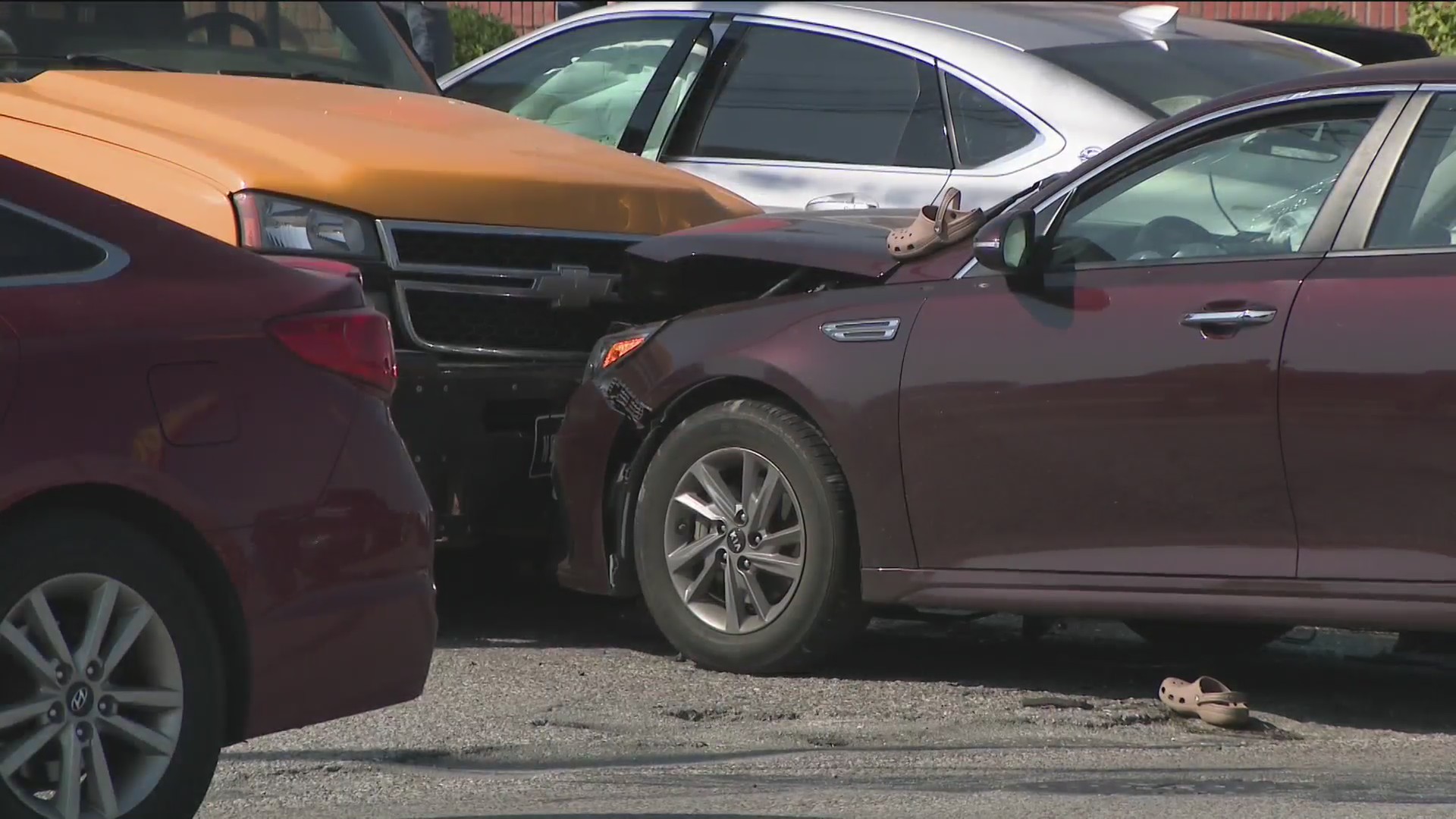 Multi-vehicle crash involving stolen car injures 1 in Des Moines ...