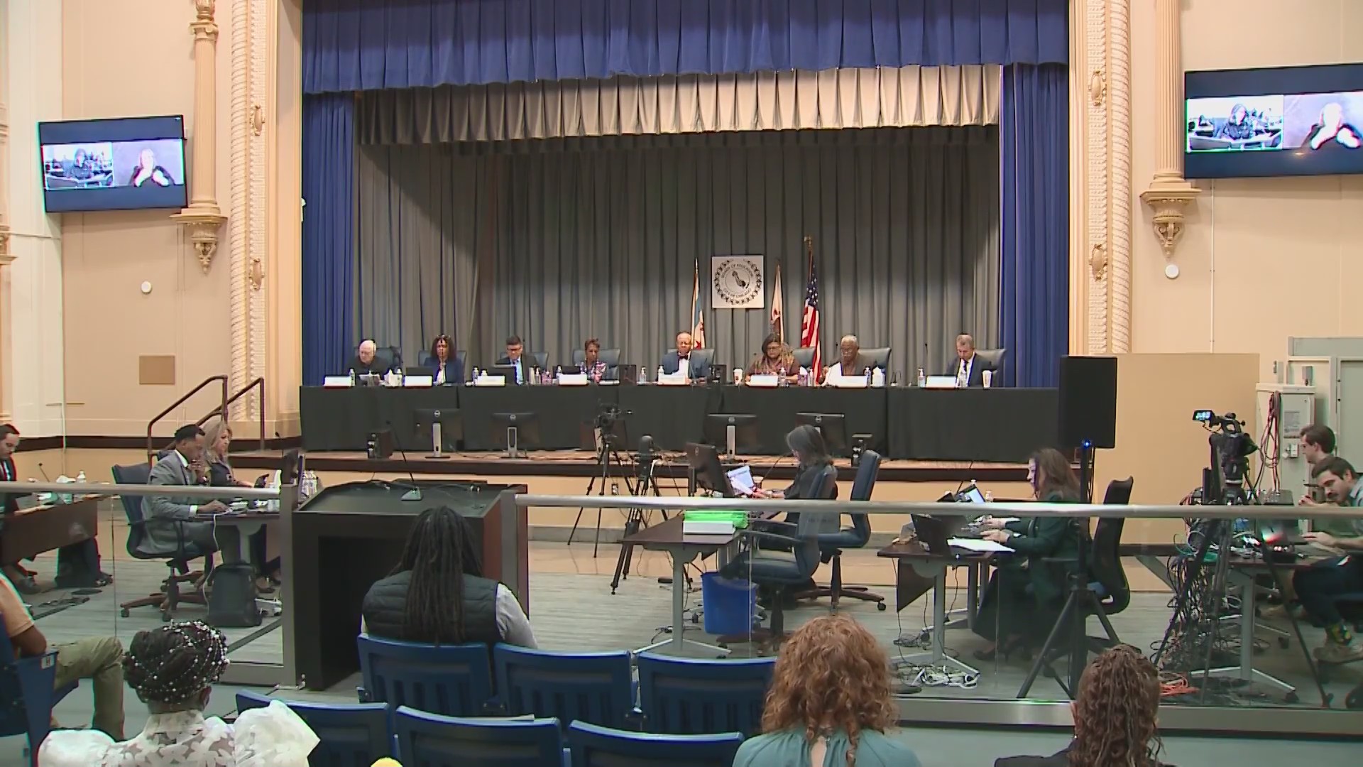 Chicagoans cast votes in first-ever school board election – WGN-TV