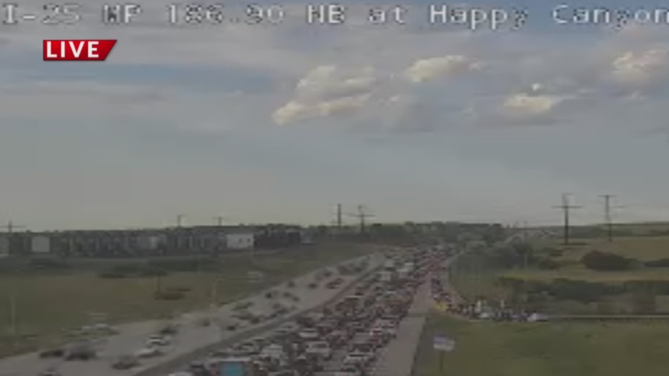 Northbound I-25 closes for vehicle fire – FOX31 Denver