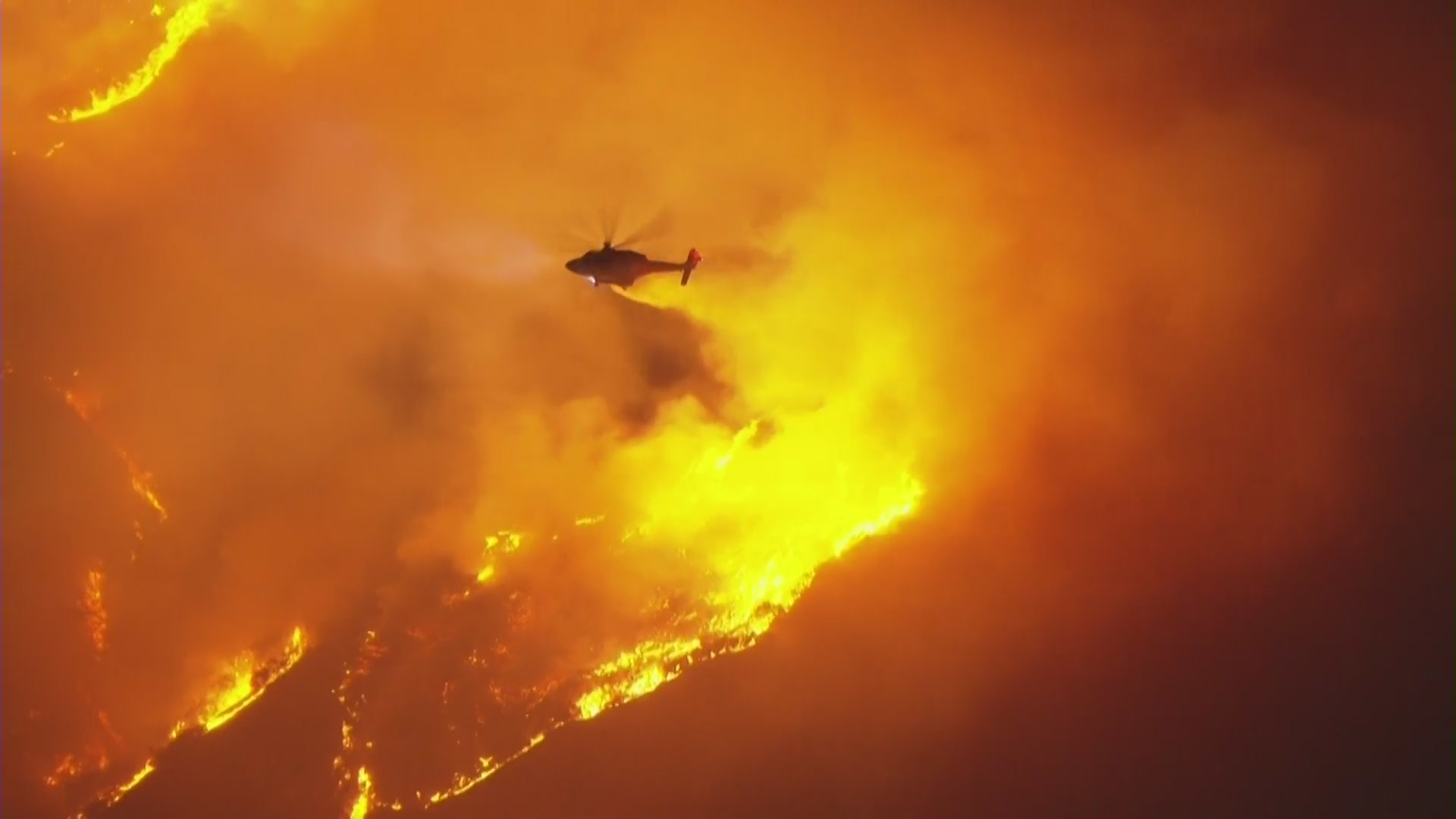 Crews battle growing brush fire in Sepulveda Pass off 405 Freeway – KTLA