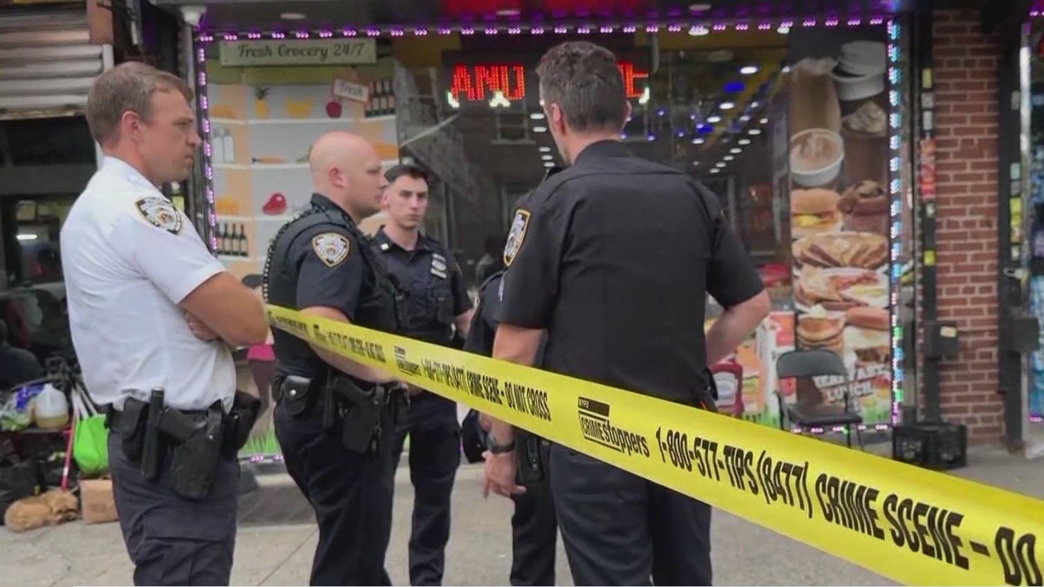 Manhunt underway for suspect in Brooklyn deli stabbing – PIX11
