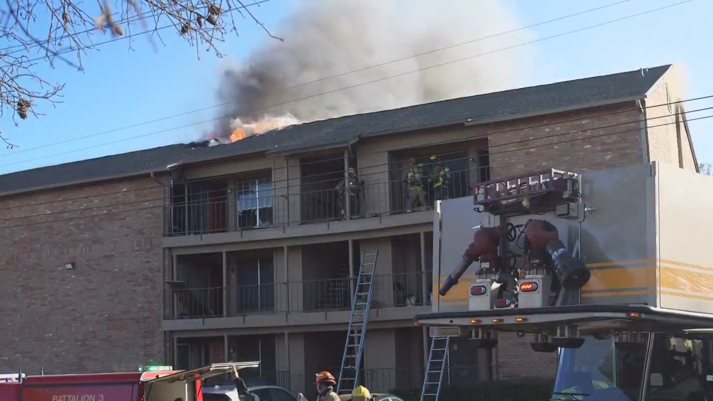 Austin Fire puts out north Austin apartment fire – KXAN Austin