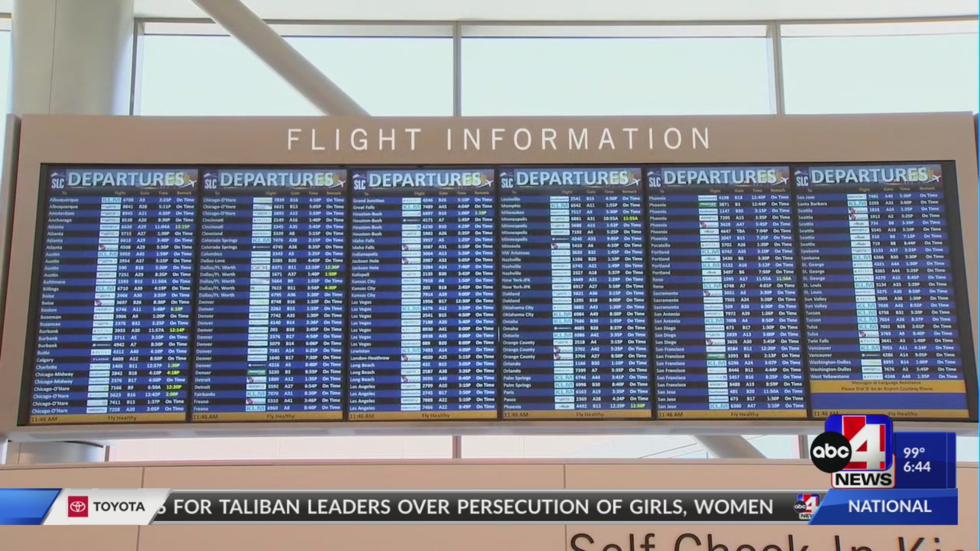Travelers at SLC airport react - C44A6B49B5374F5EDBA89EB78C19D44F 