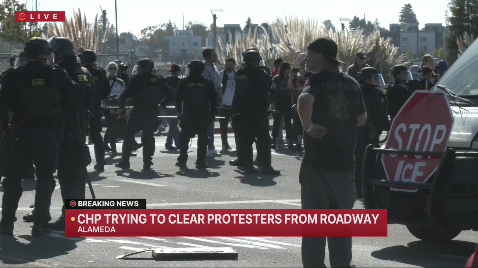 CHP in riot gear arrive at scene of ICE protest in Alameda – KRON4