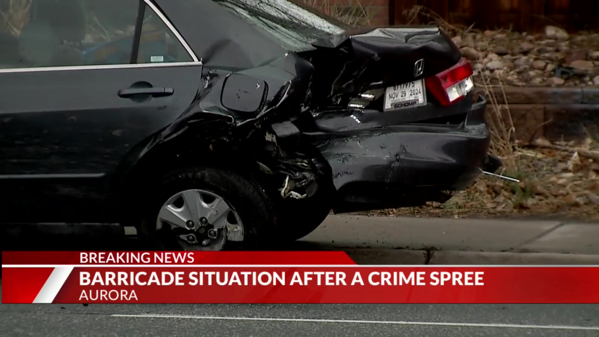 Driver flees, barricades after pursuit leads to crash in Aurora: Police ...