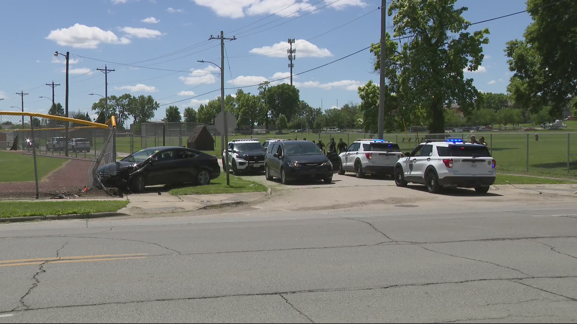 3 juveniles in custody following crash with stolen car in Des Moines ...