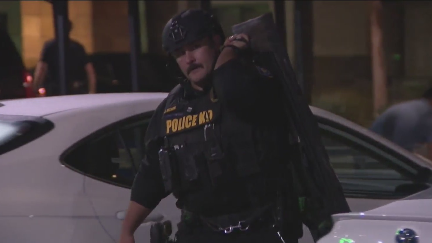 Man seen waving gun around prompts SWAT standoff in Kearny Mesa – FOX 5 ...
