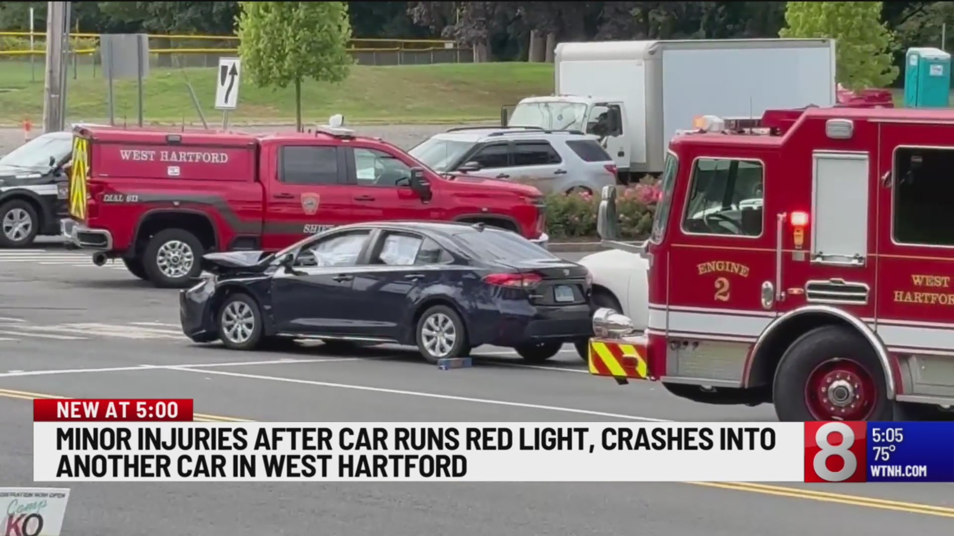 Car runs red light, crashes into another car in West Hartford – WTNH.com