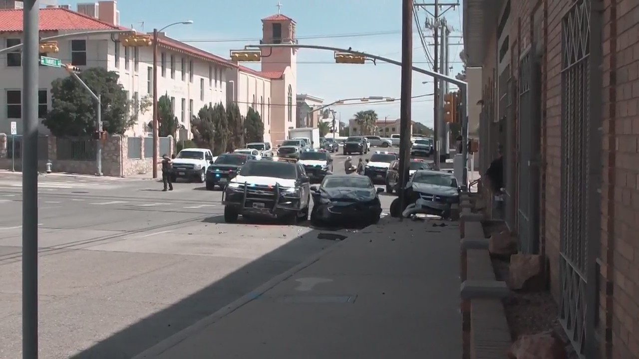 1 hurt in crash in Downtown El Paso – KTSM 9 News