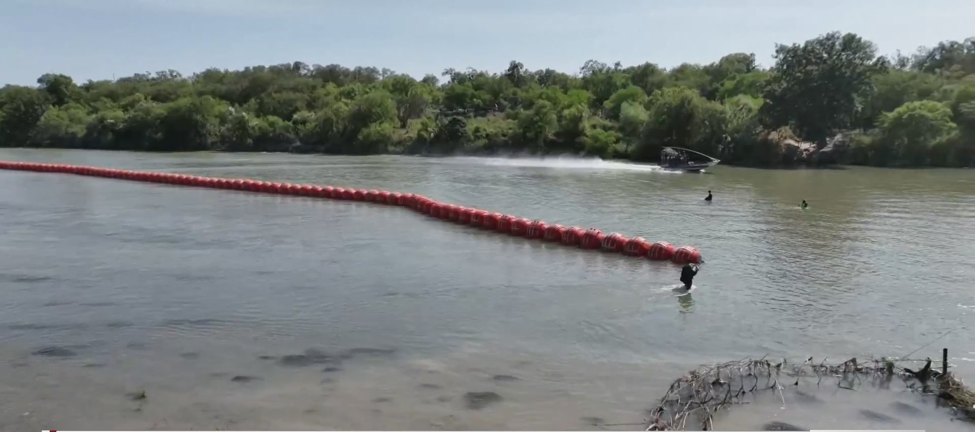 Texas’ floating barrier in the Rio Grande can stay for now, appeals ...
