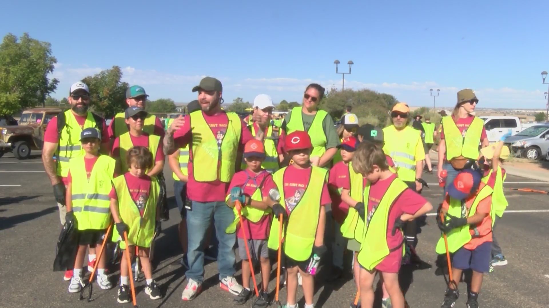 Hundreds come out for Fiesta Fanatics cleanup event ahead of Balloon