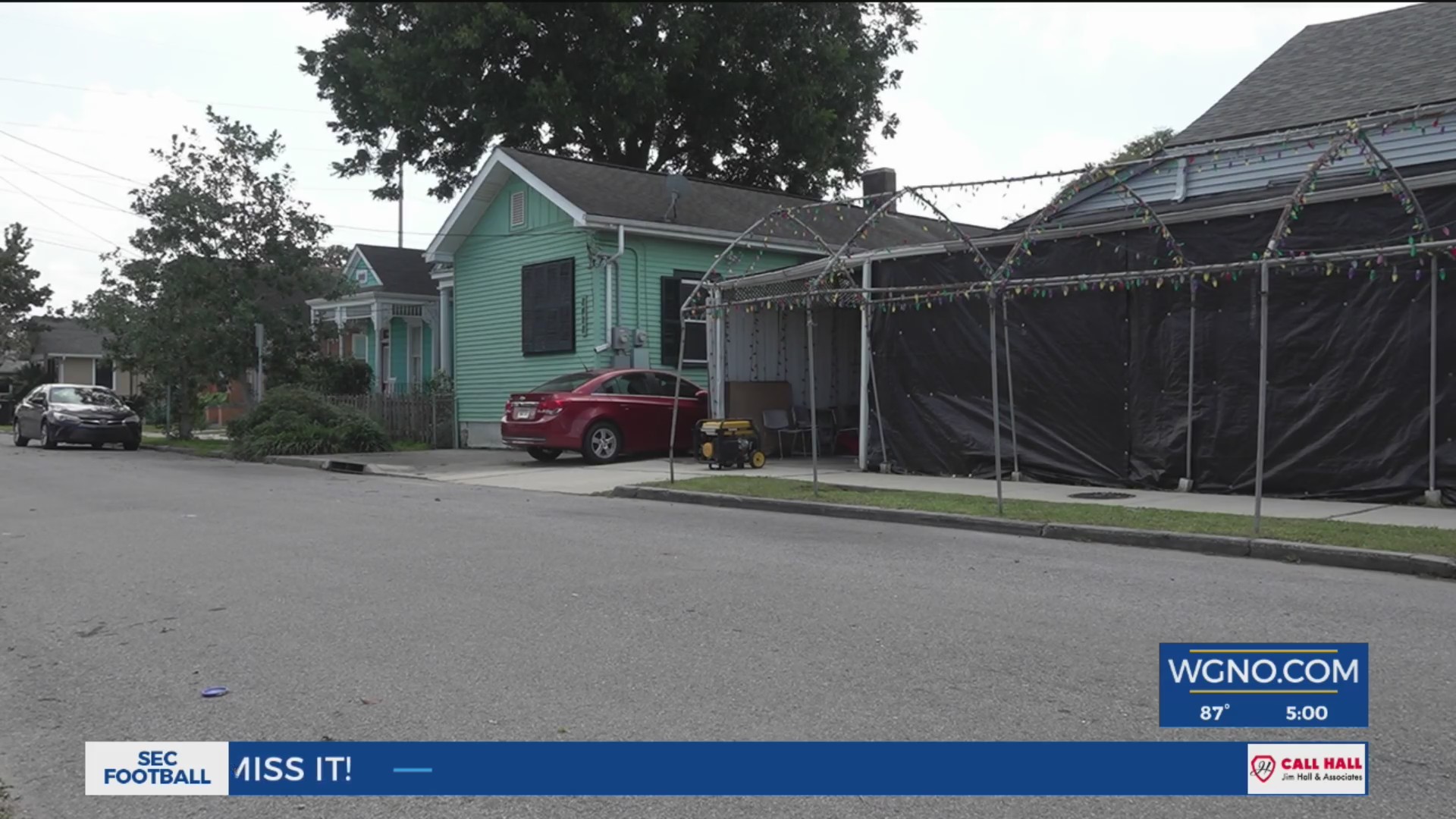 New Orleans’ Carrollton neighbors frustrated following two days without