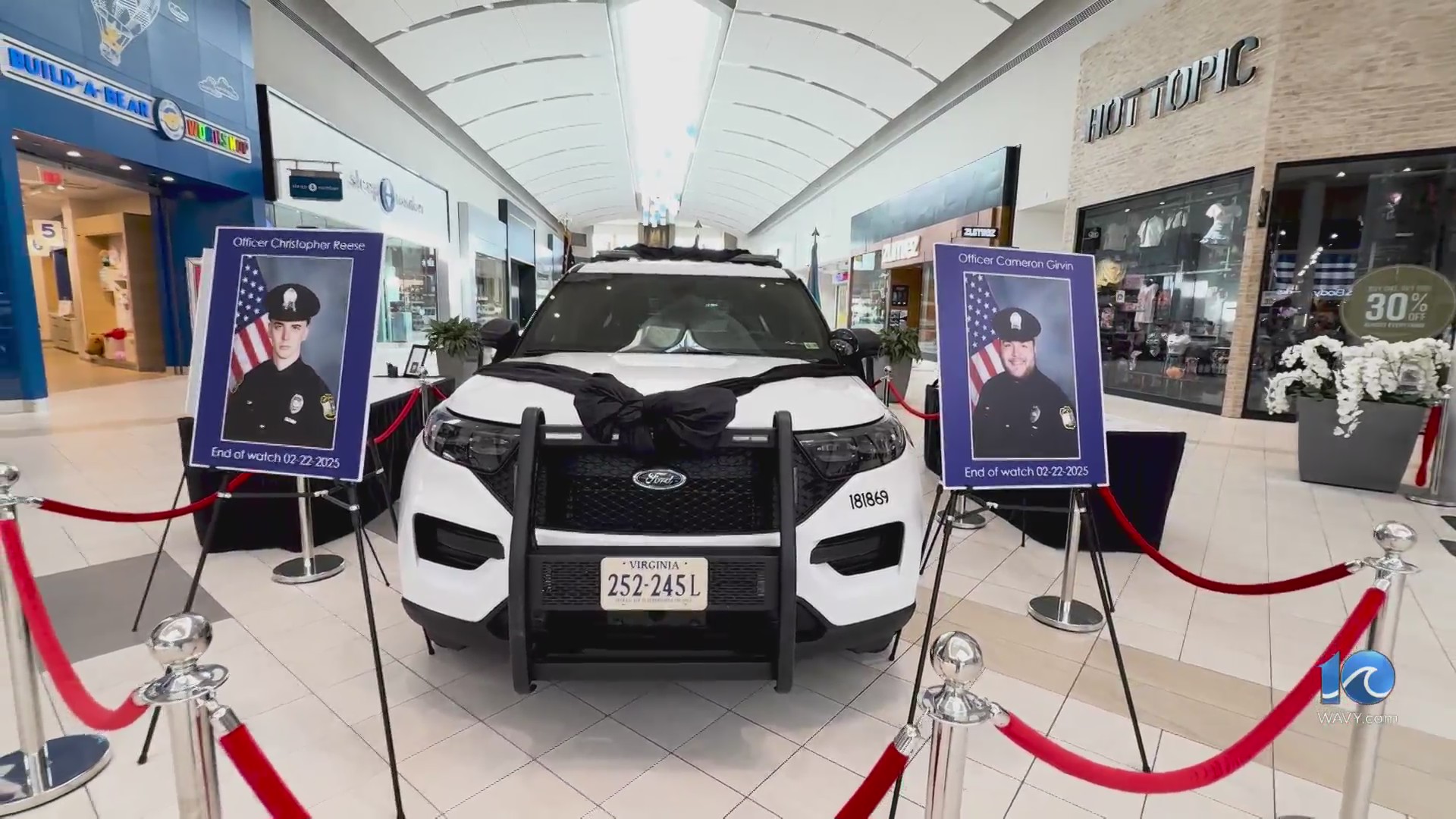 Tributes to fallen VBPD officers at Lynnhaven Mall – WAVY.com