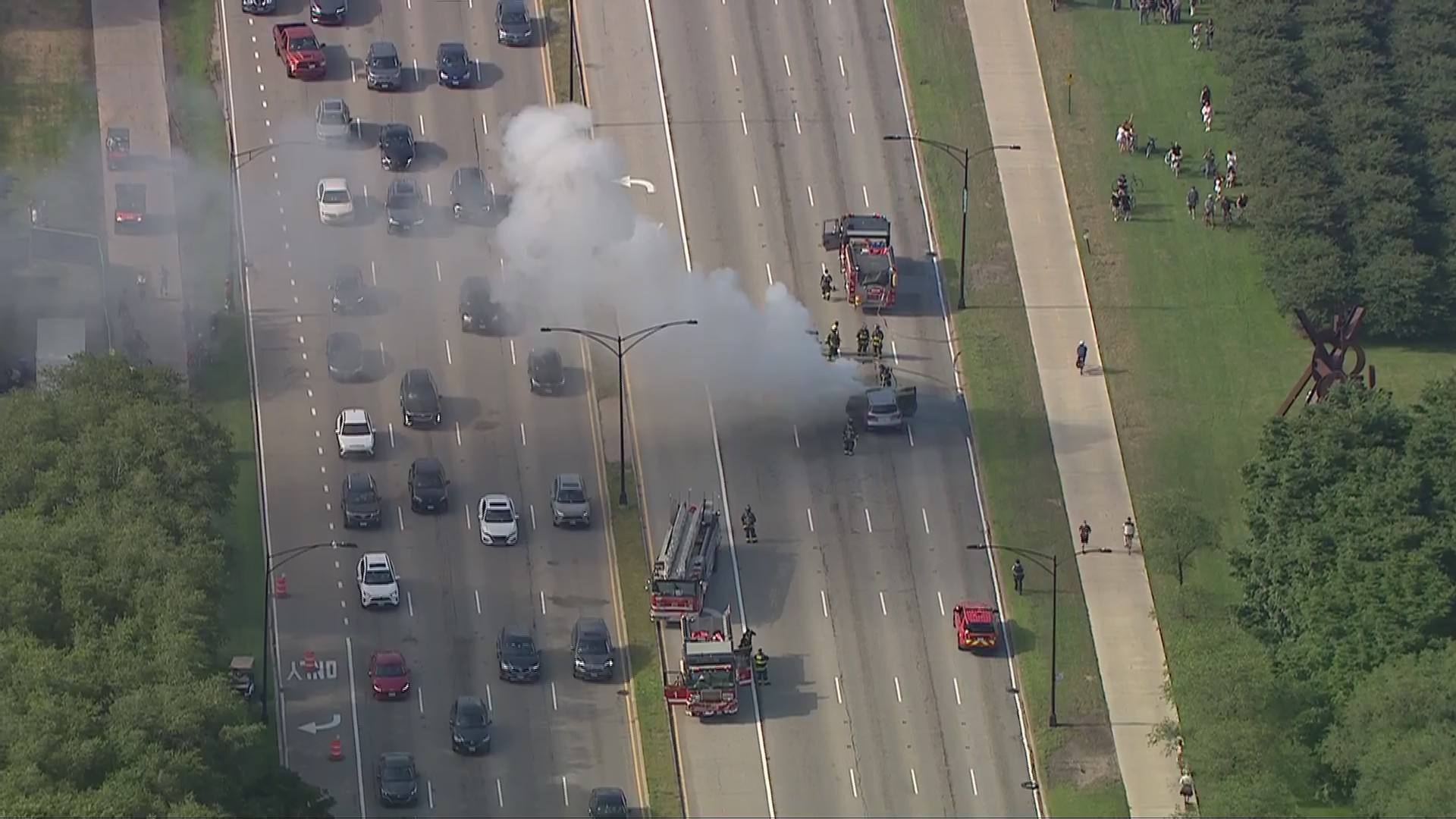 VIDEO: Car fire halts traffic on DuSable Lake Shore Drive – WGN-TV