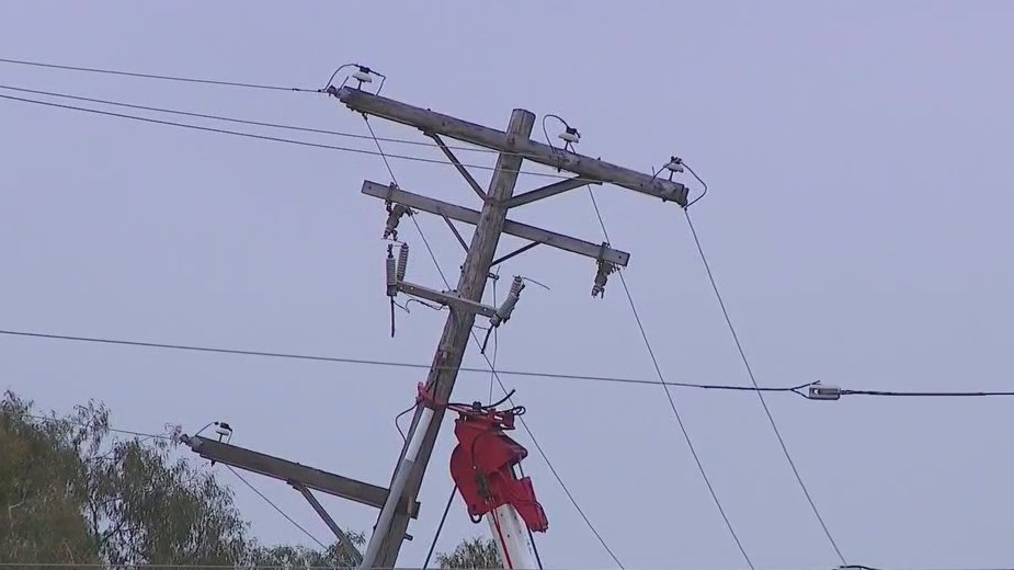 Suspected DUI driver strikes pole in Vista, knocking out power – FOX 5 ...