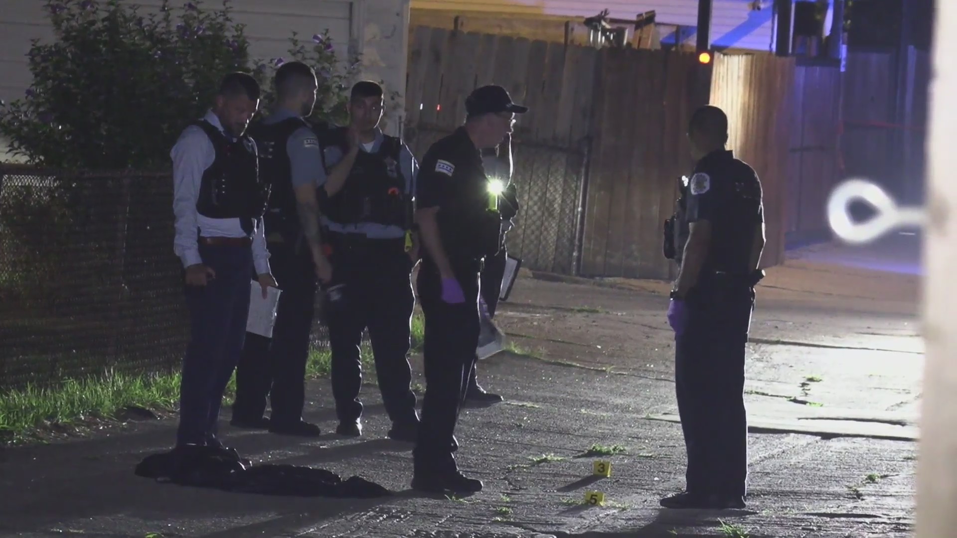 2 teenagers shot, 1 fatally, and 3 people in custody after altercation ...