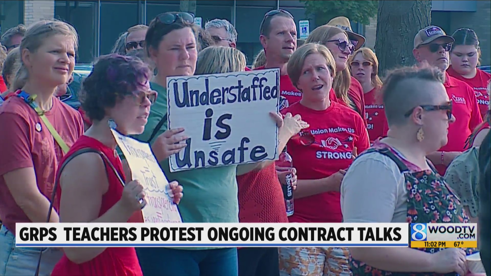 GRPS teachers protest ongoing contract talks – WOODTV.com