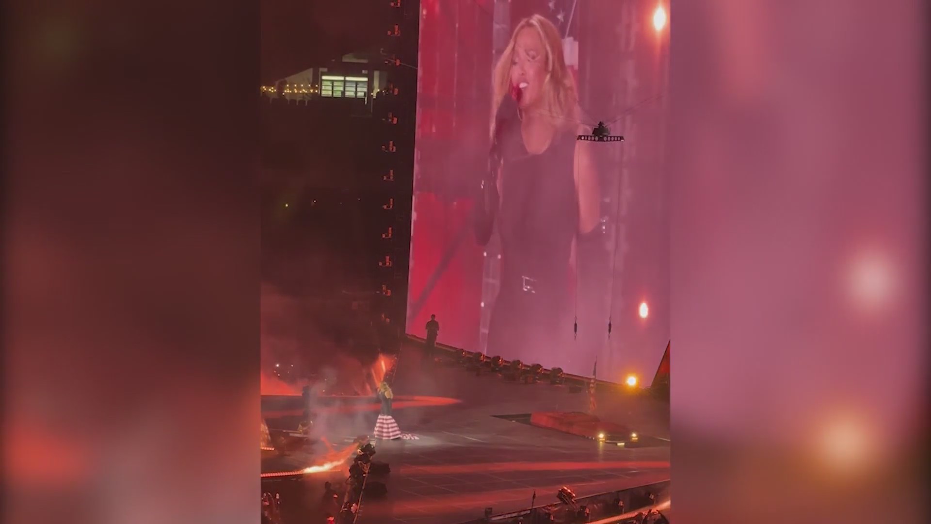 Beyoncé takes the stage at Solider Field for night 2 of her ‘Cowboy ...