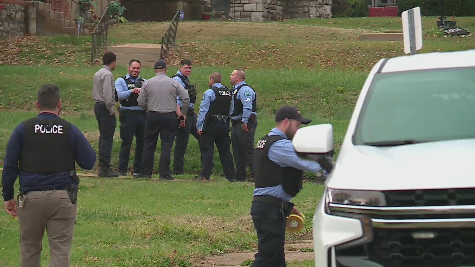 2 men found dead inside Walnut Park West home – FOX 2