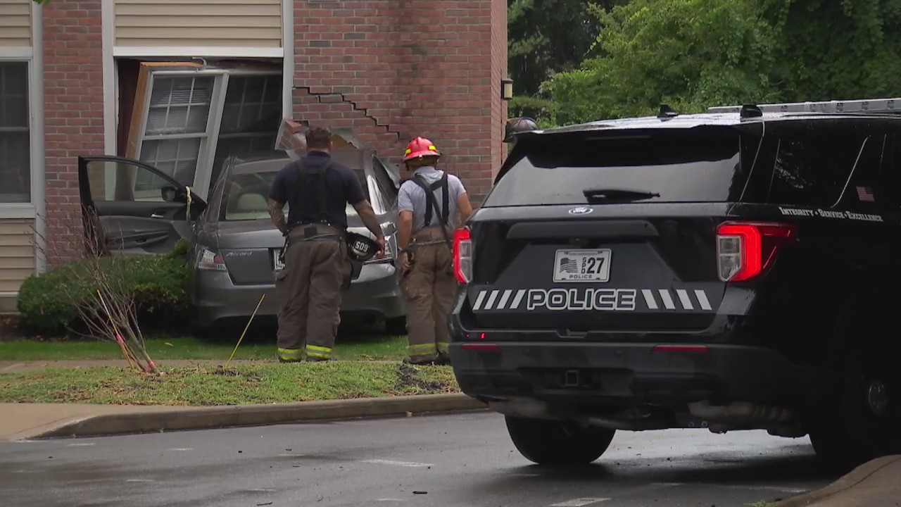 Car crashes into Schenectady apartment complex – NEWS10 ABC